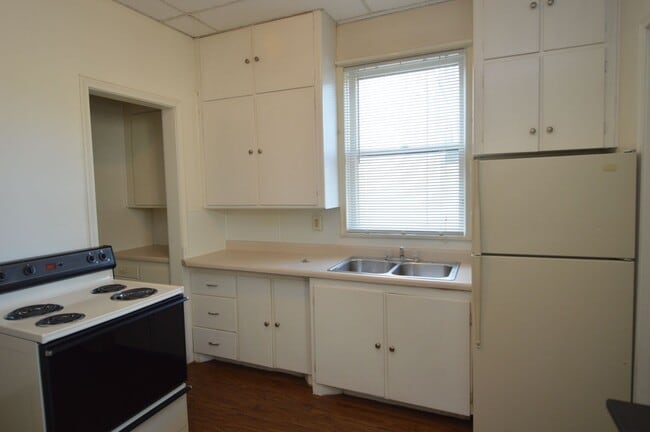 Building Photo - Darin Johnson Triplex