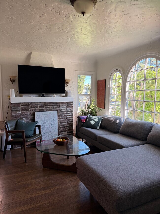 Sala de estar - 1213 S Ridgeley Dr