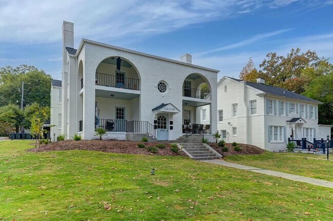 Building Photo - Pre-Leasing for the 26-27 School Year! - U...