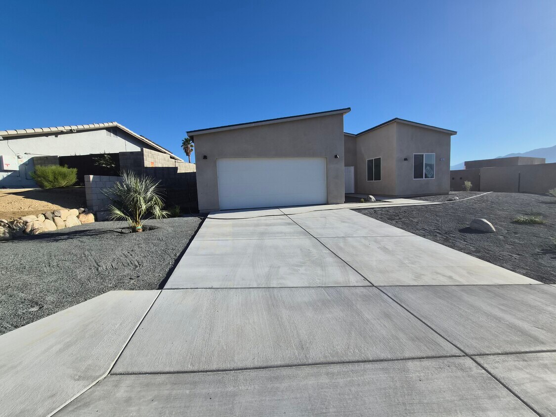 Foto principal - 9840 Mesquite Ave