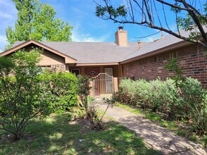 Building Photo - 512 Maplecreek Dr
