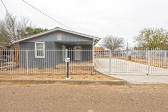 Building Photo - 2004 Garza St