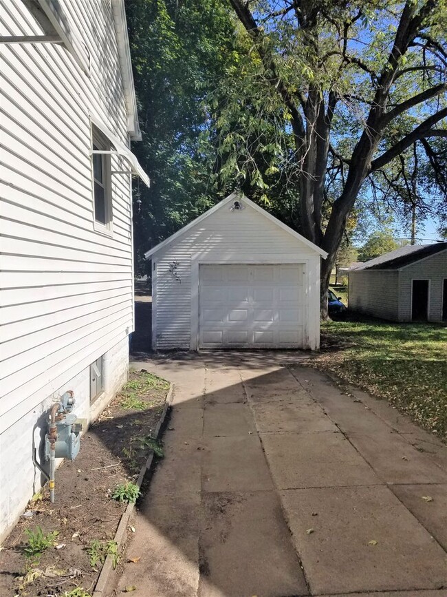 Building Photo - FOR RENT- 534 Hope *NEWLY REMODELED* PETS OK*