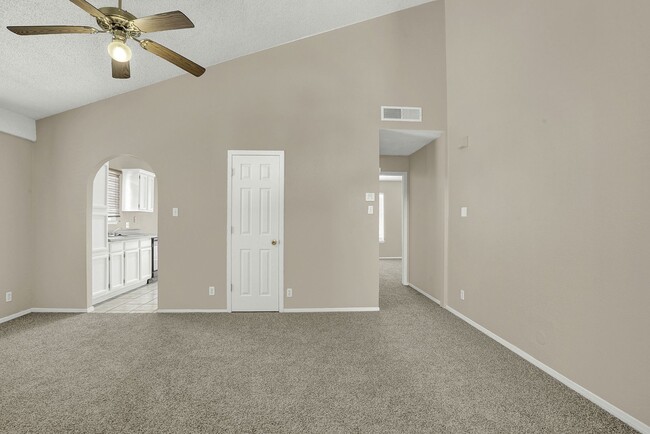 Building Photo - Eastside 2 Bedroom 2 Bath