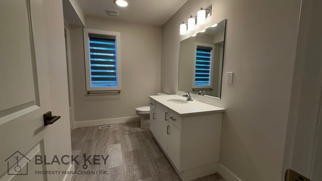 Building Photo - 449 Grey St