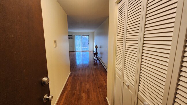 Foto del edificio - 2331 Ogden Ave