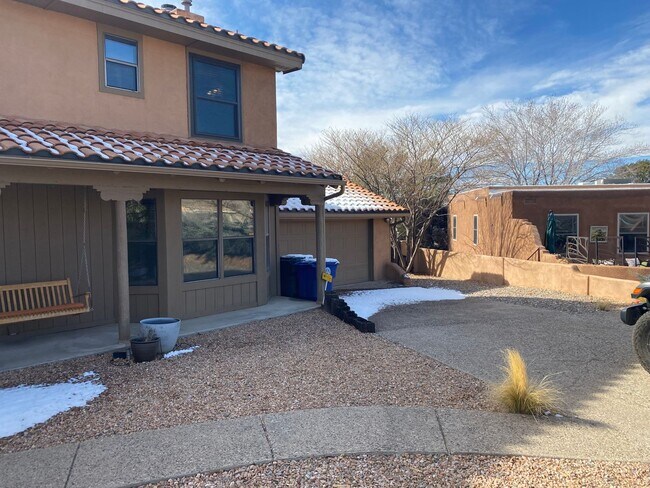 Building Photo - EXECUTIVE FOOTHILLS 4 Bedrooms 2.5/BA 2/CG...