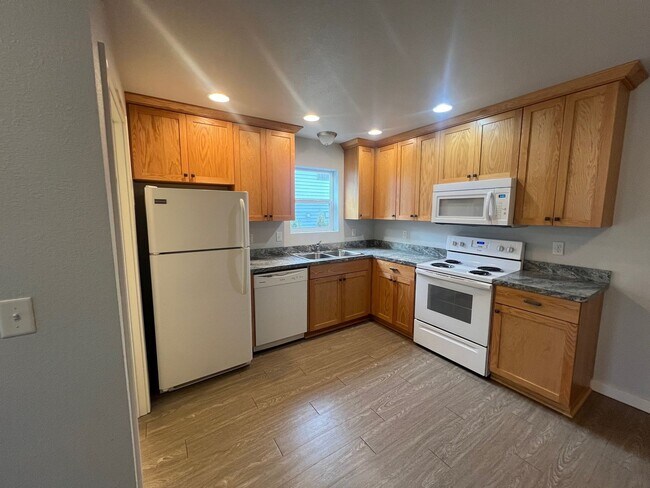 Foto del edificio - 416-426 NE Jackson St