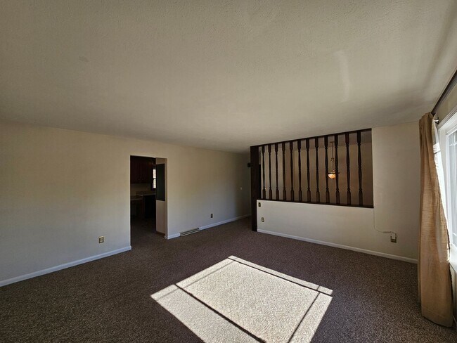 Foto del edificio - 3 Bedroom, 2 Bathroom house near Sabraton ...
