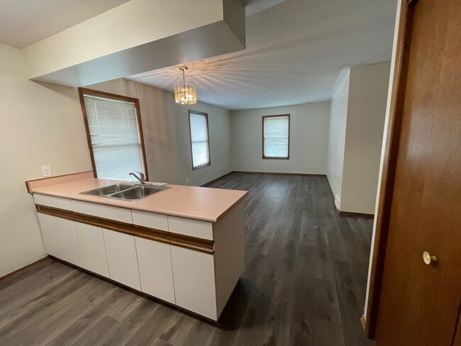 Building Photo - TWO BEDROOM APARTMENT IN FOUR-PLEX IN AYLMER ON