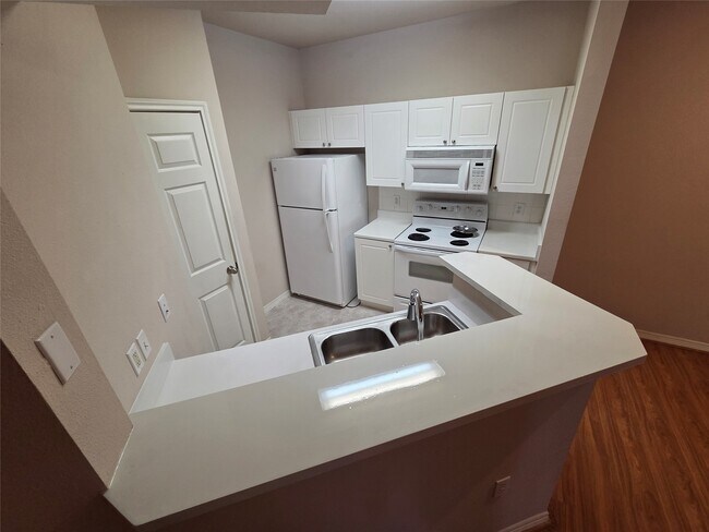 Foto del edificio - 3045 Marina Bay Dr