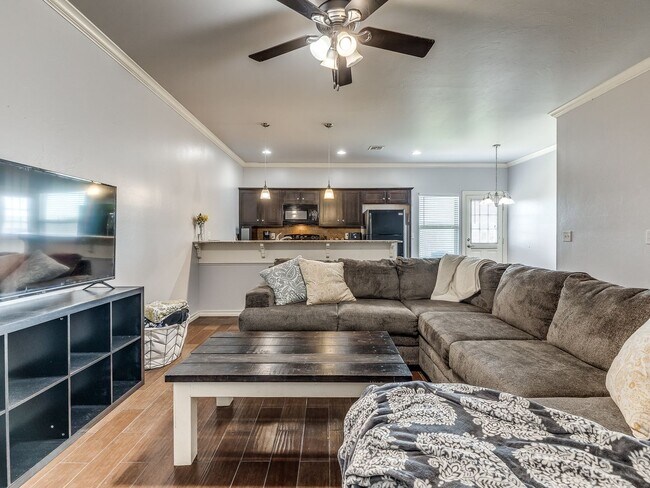 Foto del edificio - Charming 2-Bedroom Townhouse: Comfort and ...