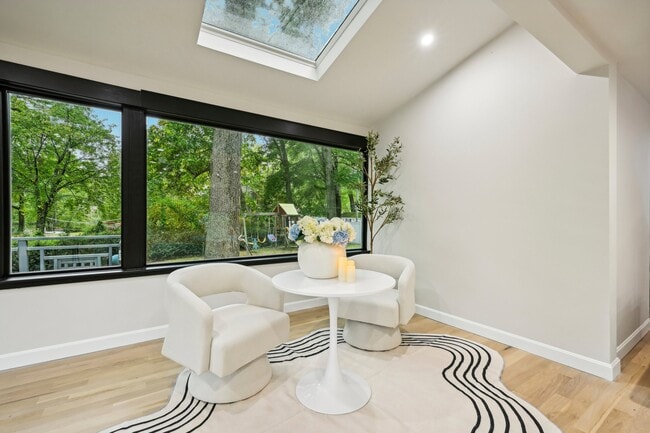 Foto del edificio - 10 Oakridge Ave