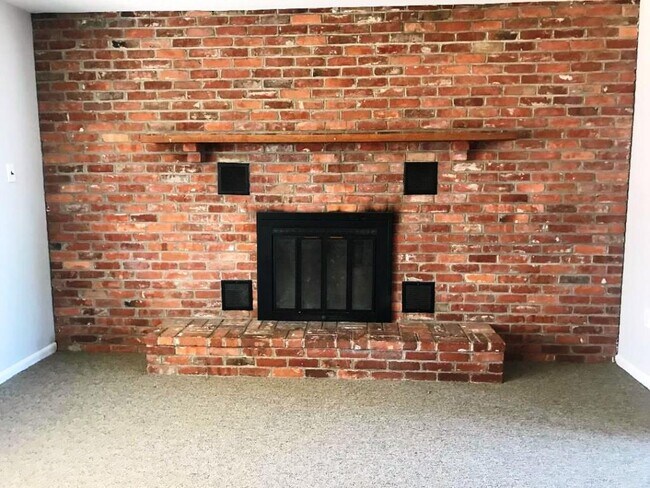 Foto del edificio - 110 Maple Ave