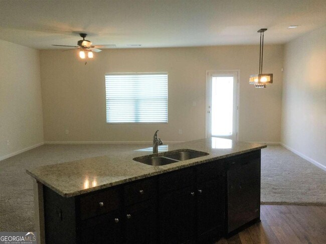 Foto del edificio - 1041 Walnut Creek Cir
