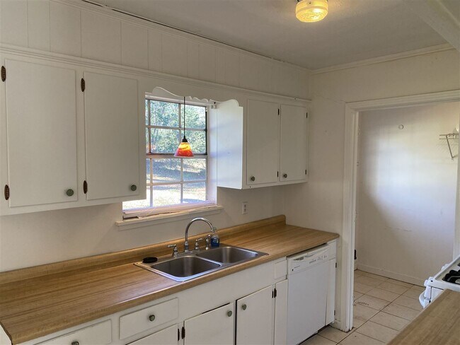 Foto del edificio - 222 Cherry Cir