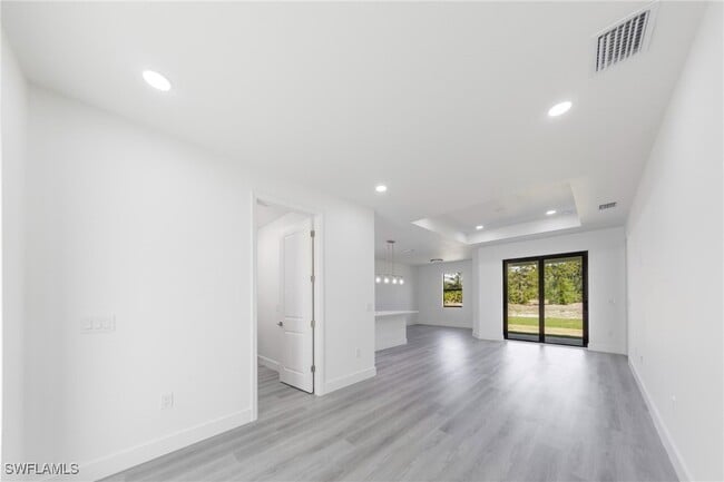 Building Photo - 714 Anaconda Ave S