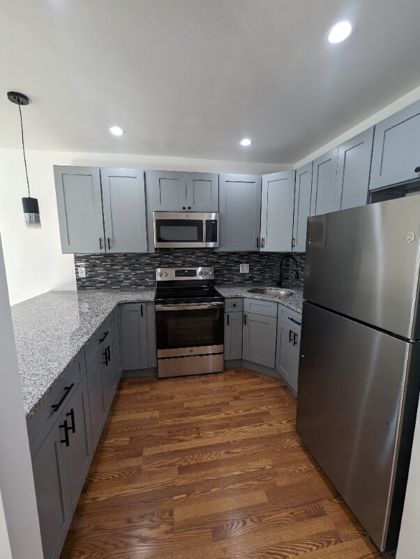 Building Photo - 734 Maple Ln