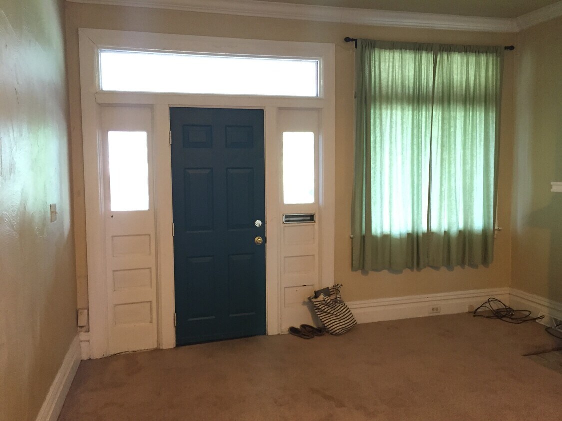 Livingroom - 120 S Braddock Ave