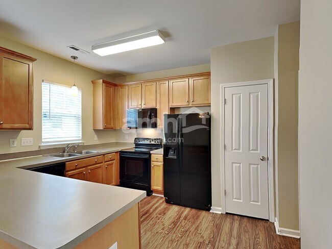 Foto del edificio - 13644 Swinton Rd
