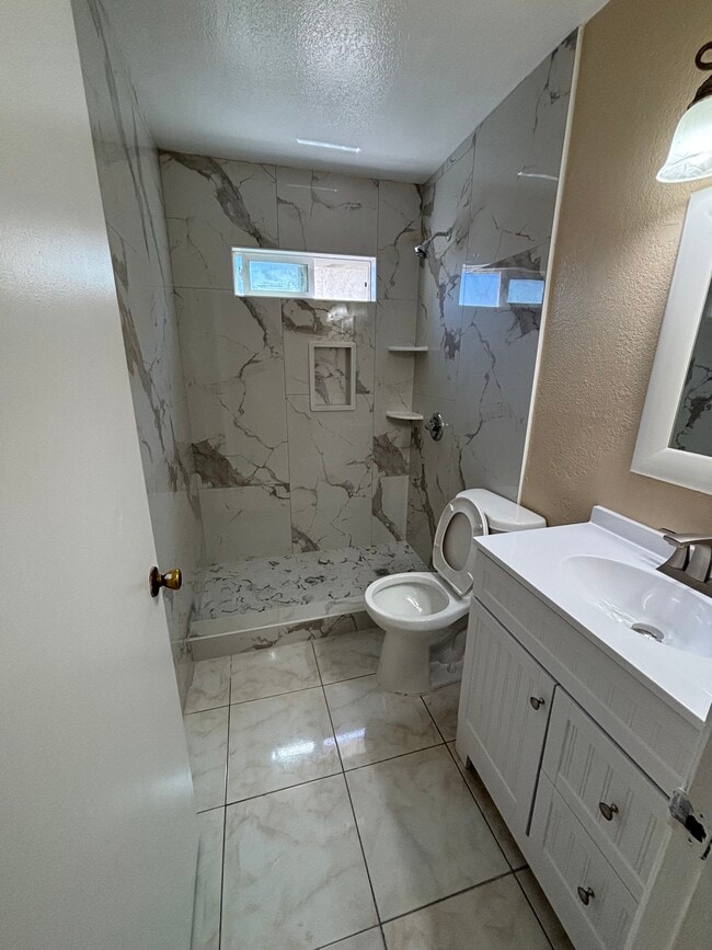 Building Photo - 9121 Eaglepoint Ln