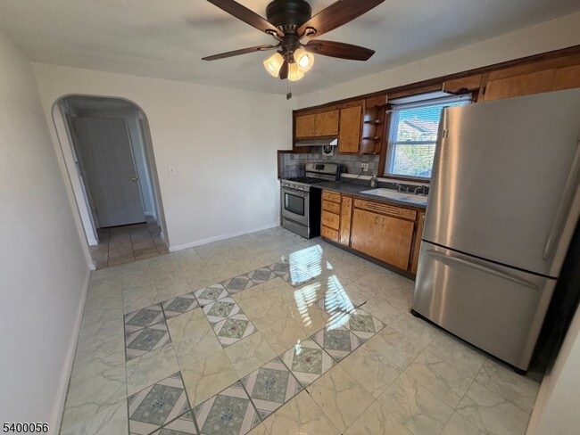 Foto del edificio - 362-366 Preakness Ave