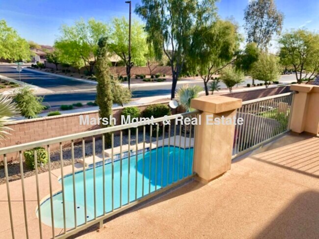 Foto del edificio - Beautiful 2-story 5 bedroom home with fenc...