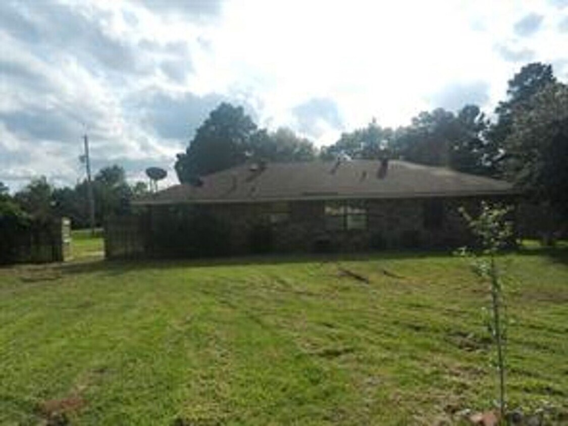 Foto del edificio - 3 br, 1 bath House - 914 Fifth St