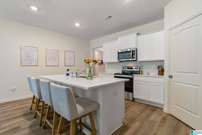 Building Photo - 5700 Post Oak Trl
