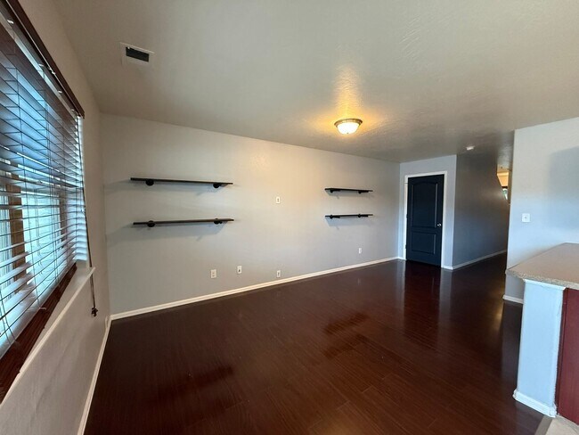 Foto del edificio - 651 1/2 Serenity LN