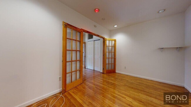 Building Photo - 96 Third Avenue