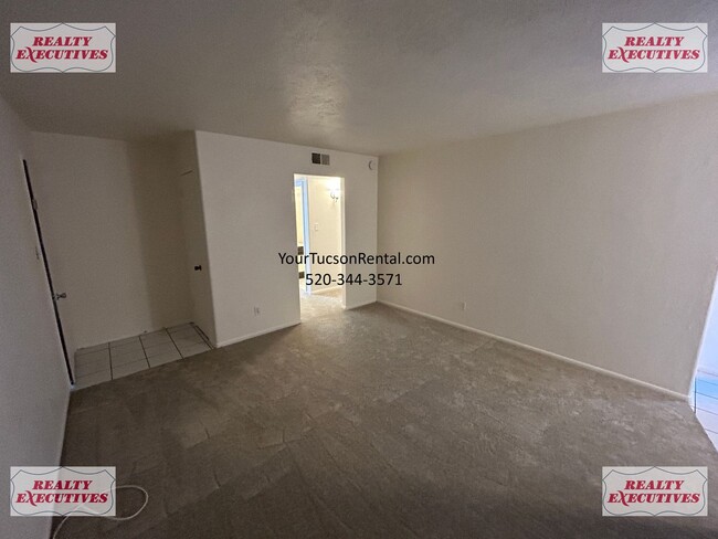Building Photo - 1620 N Wilmot Rd