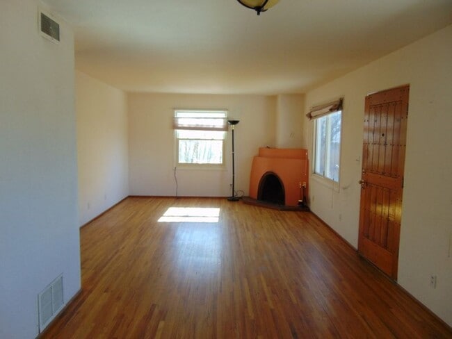 Building Photo - 123 Sombrio Dr