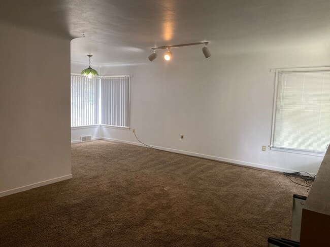 Foto del edificio - 1040 NE Alfred Ln