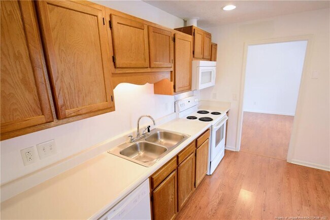 Building Photo - 7128 Dayspring Dr