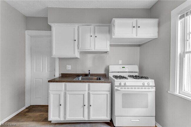 Building Photo - 3402 W 117th St