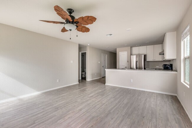 Foto del edificio - GREAT 3-BEDROOM SINGLE STORY HOME IN VISTA POINT