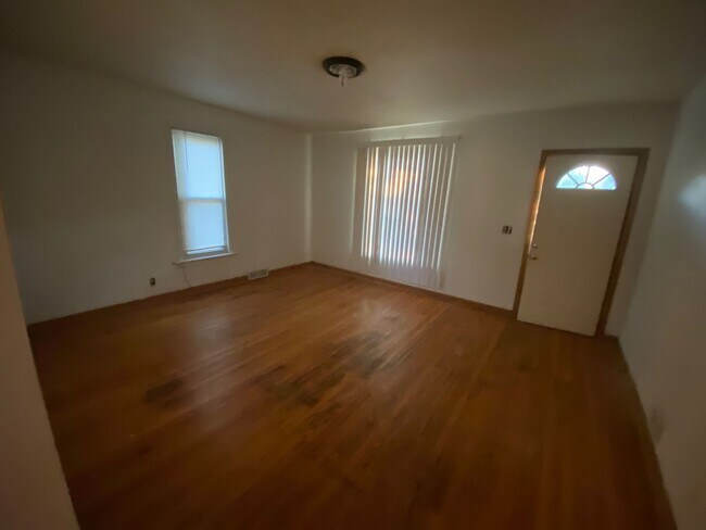 Building Photo - **Remodeled** Cute Little Two Bedroom Home