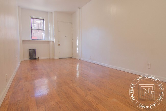 Building Photo - 387 S 4th St