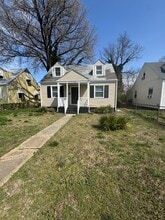 Building Photo - 1110 E 16th St