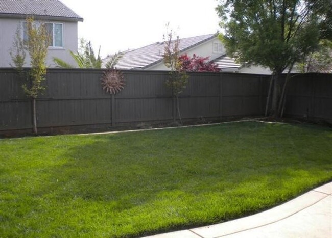 Foto del edificio - Spacious 5-bedroom, 3-bathroom single-fami...