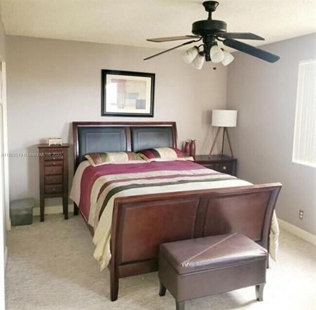Foto del edificio - 5761 Riverside Dr