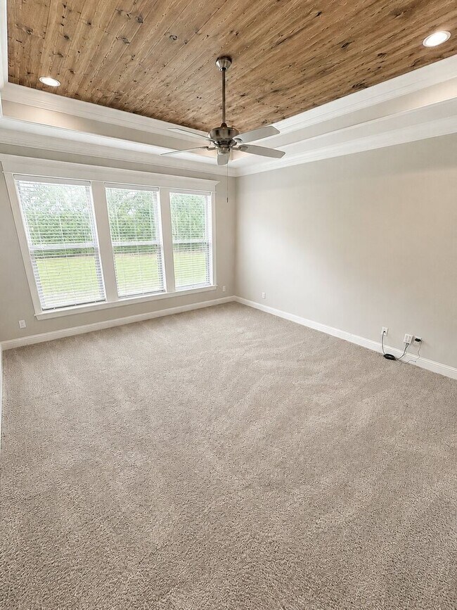 Foto del edificio - Forest Hills Subdivision!