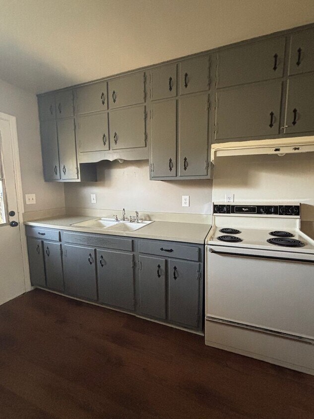 Building Photo - 1231 John Ross Rd