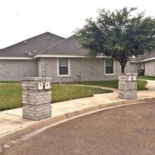 Building Photo - 10 S Logan Dr