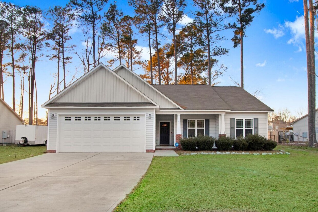 Primary Photo - MUST SEE! Stunning 3 BR | 2 BA Home for Re...