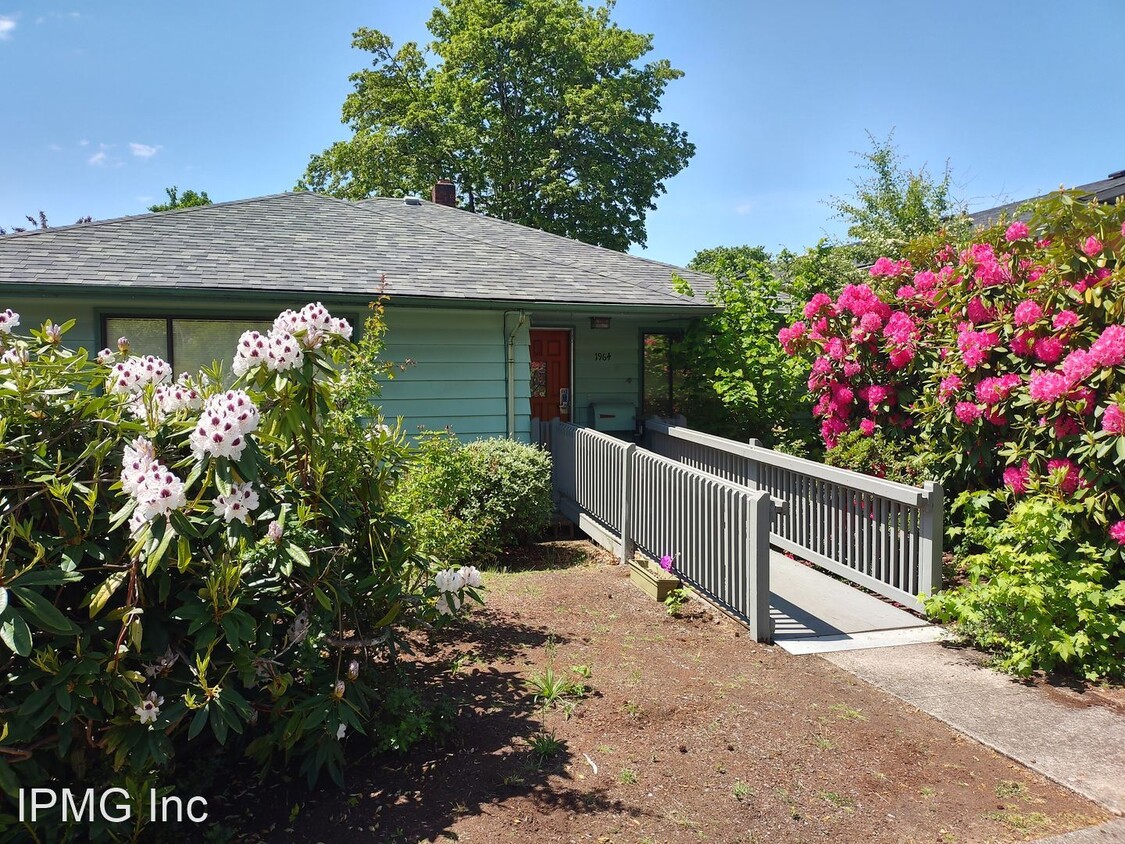 Primary Photo - 2 br, 1.5 bath House - 1964 Harris Street