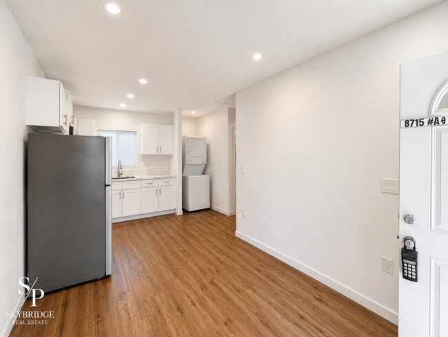 Foto del edificio - Charming 1-Bedroom ADU with Hardwood Floors – Downey Living at Its Best!