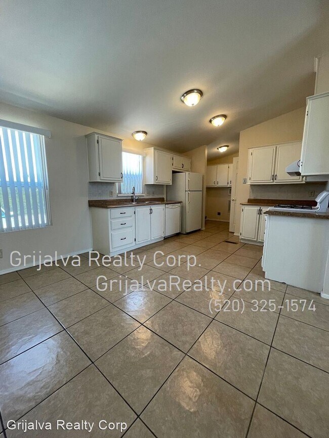 Foto del edificio - 3 br, 2 bath House - 10595 W. Anthony Dr.