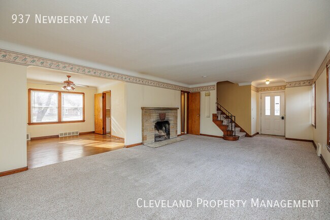 Building Photo - Brick Side by Side Colonial